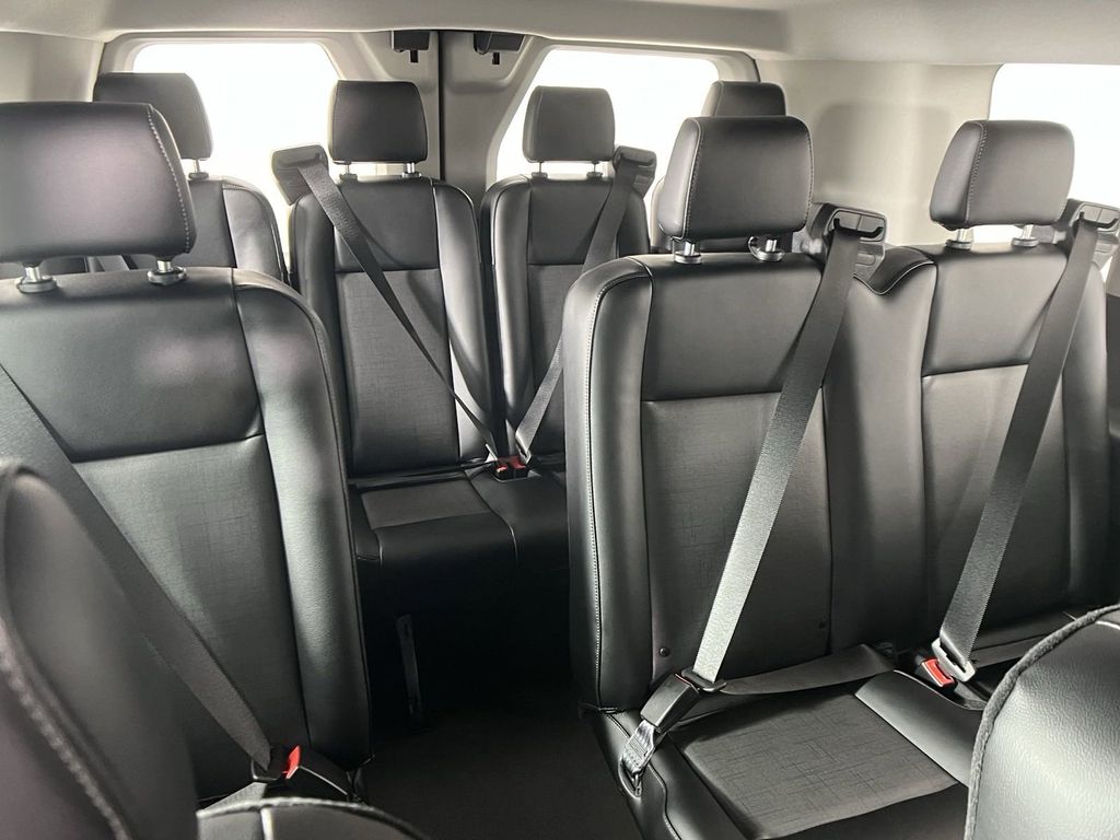 Vehicle image 16 of 27