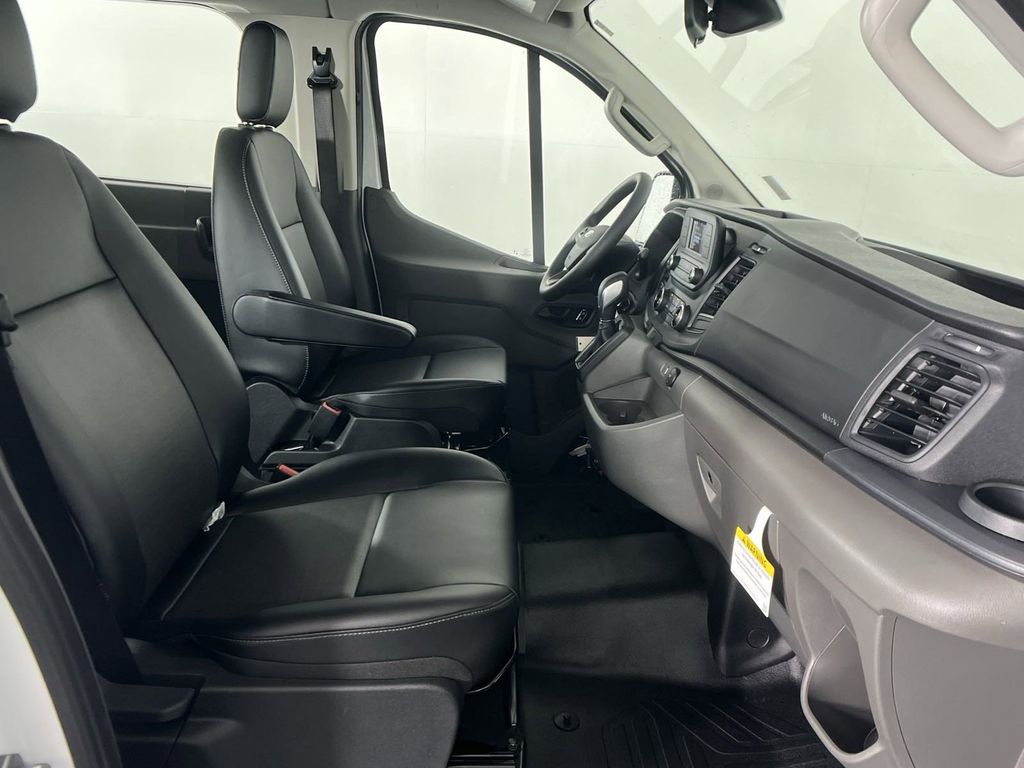 Vehicle image 12 of 27