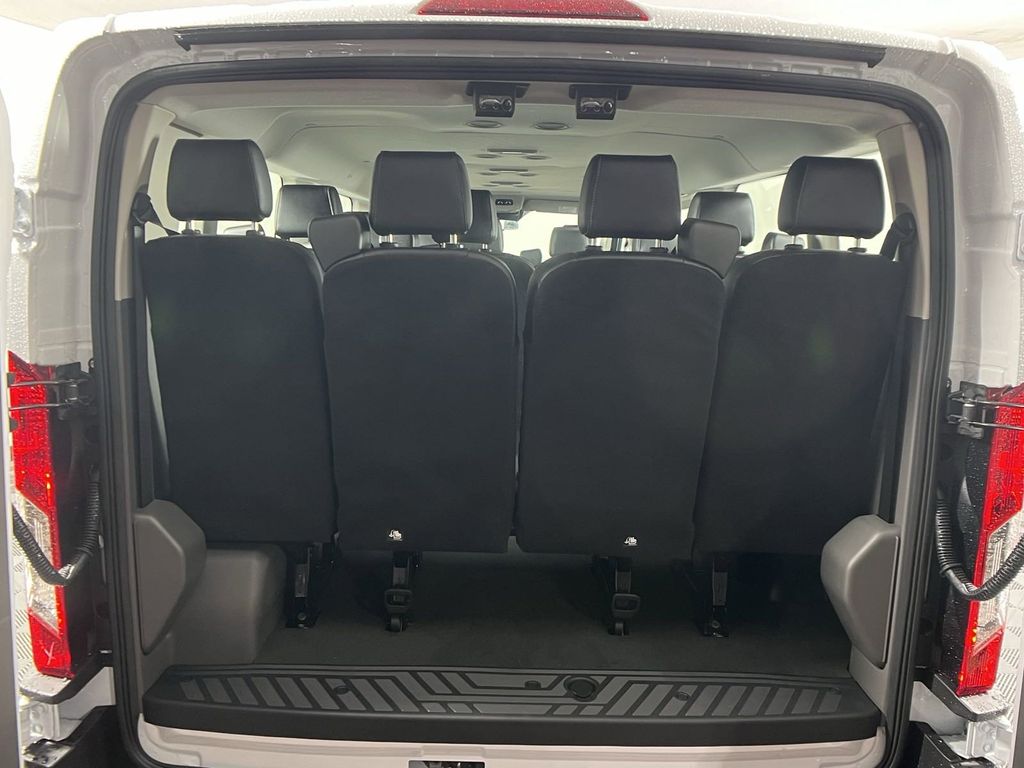 Vehicle image 18 of 27