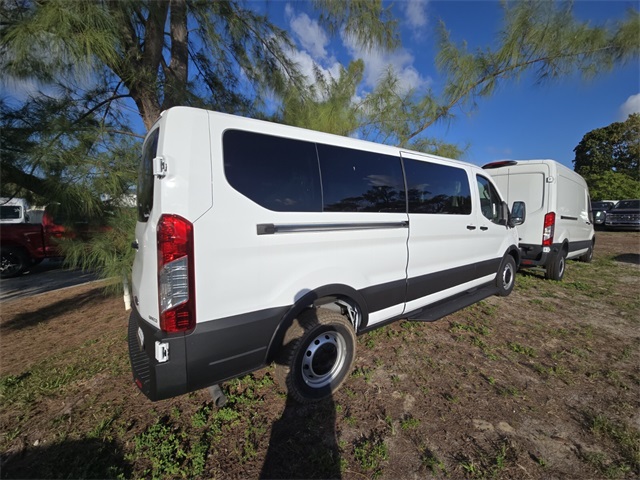 Vehicle image 4 of 11