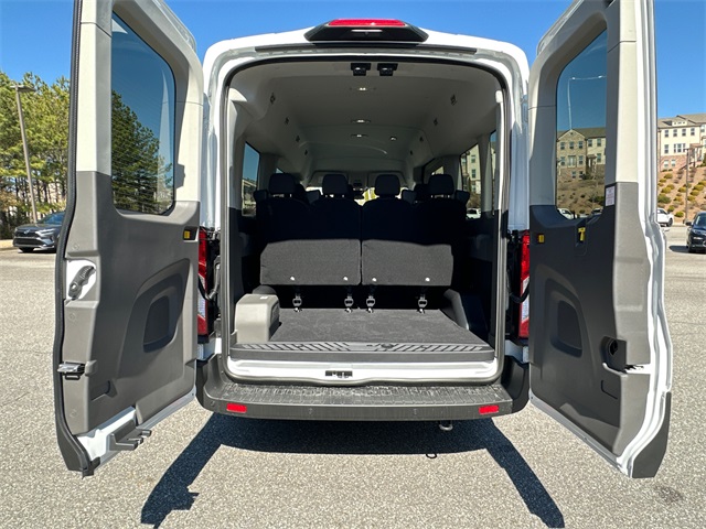 Vehicle image 17 of 29