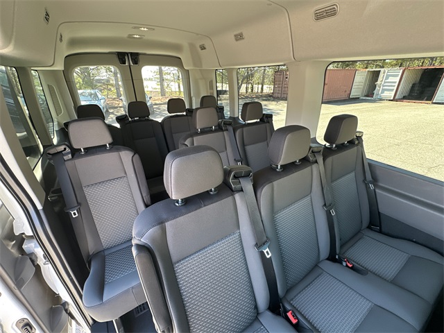 Vehicle image 16 of 29
