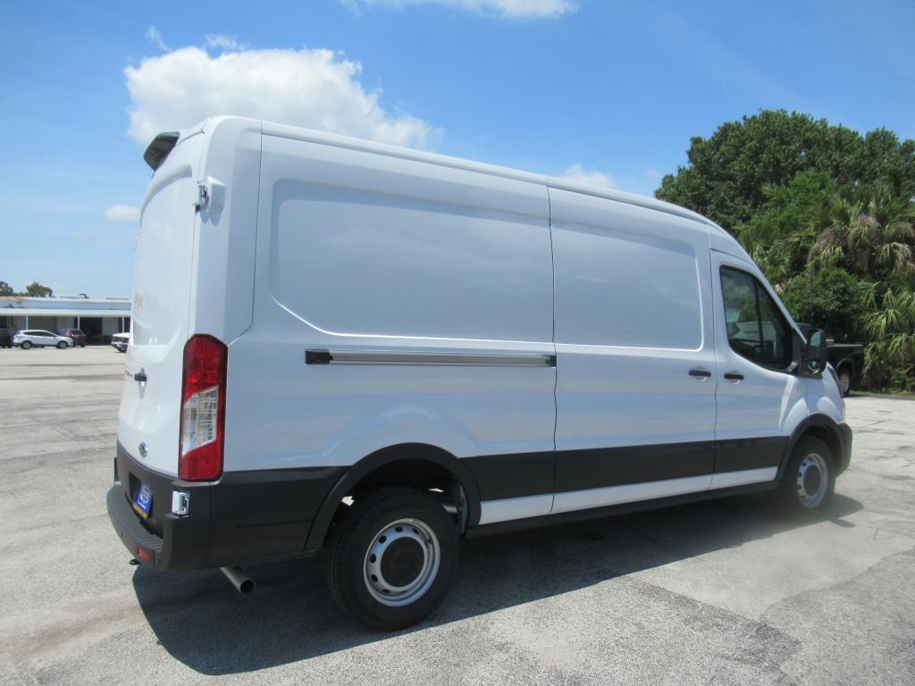 Vehicle image 4 of 26