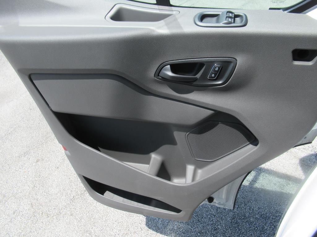 Vehicle image 23 of 26