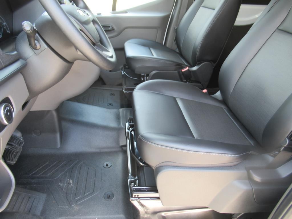 Vehicle image 15 of 26