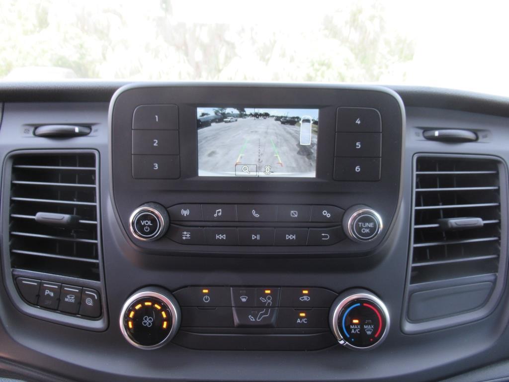 Vehicle image 21 of 26