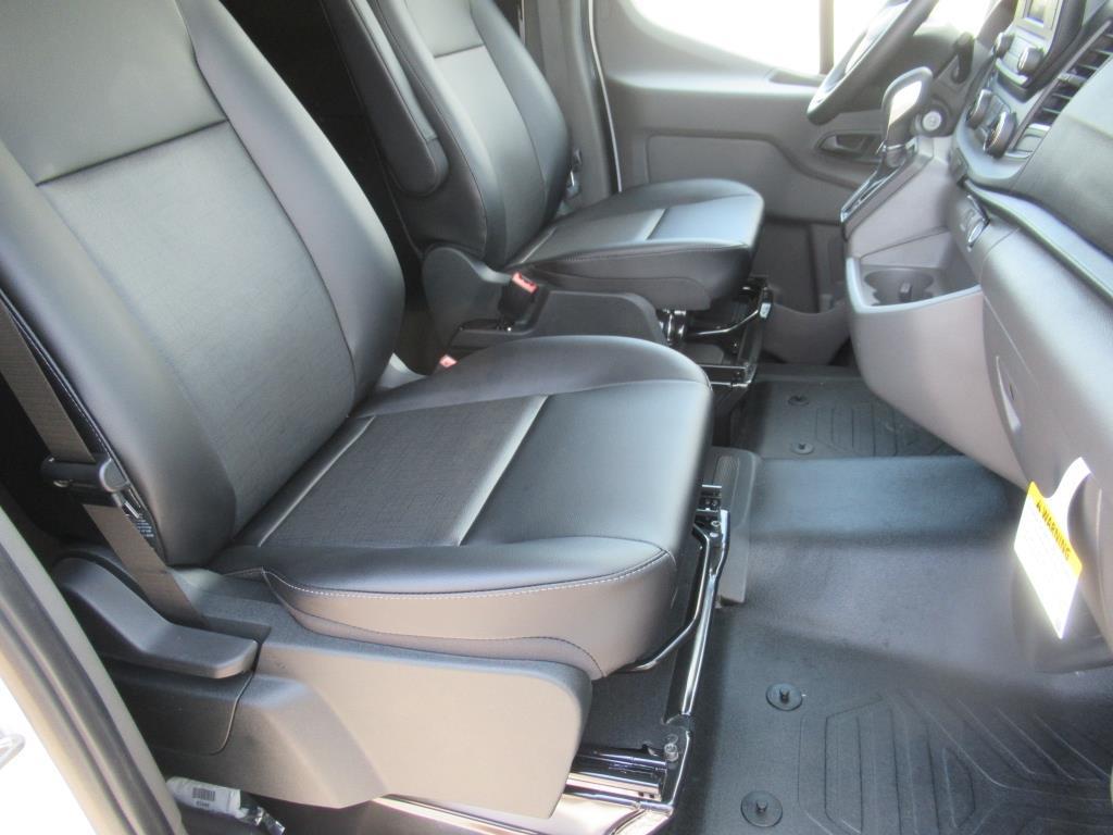 Vehicle image 9 of 26