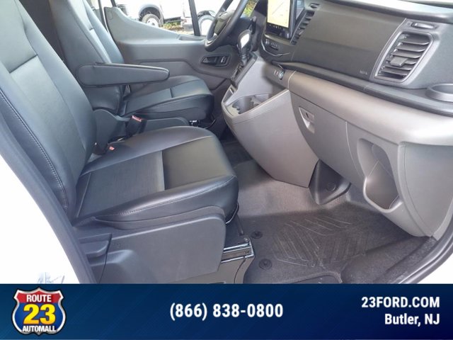 Vehicle image 9 of 15