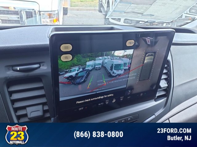 Vehicle image 13 of 15