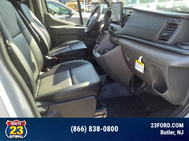 Vehicle image 8 of 13
