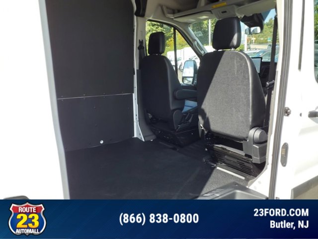 Vehicle image 9 of 14