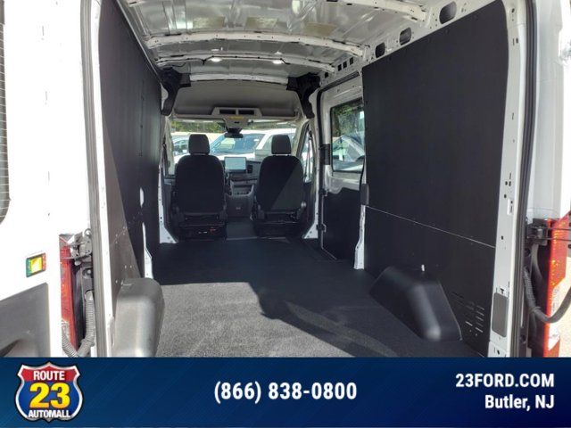 Vehicle image 8 of 14