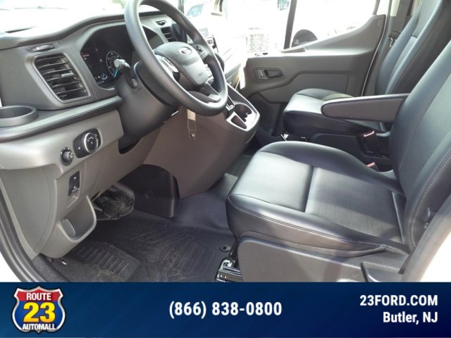 Vehicle image 11 of 14