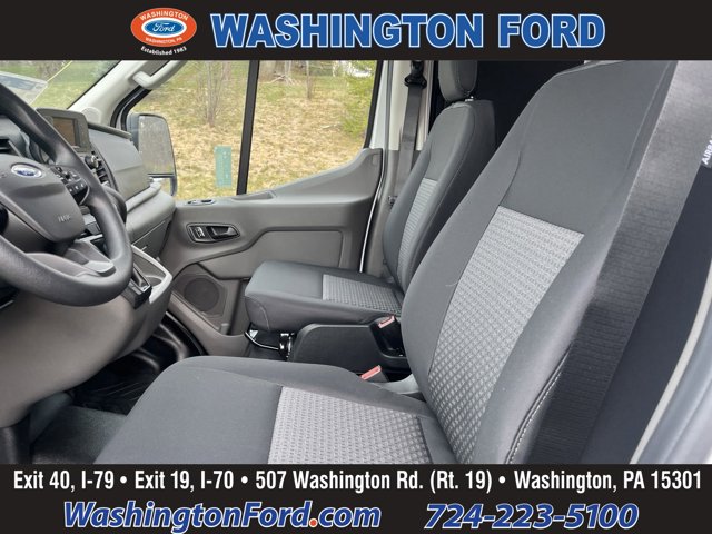 Vehicle image 10 of 24