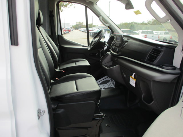 Vehicle image 15 of 17