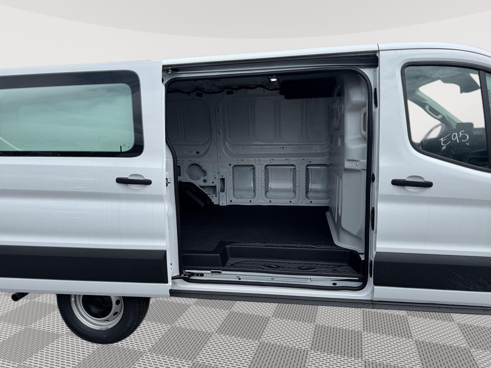 2024 Ford Transit Base Image 18 of 21
