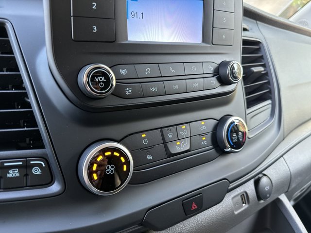 Vehicle image 21 of 36