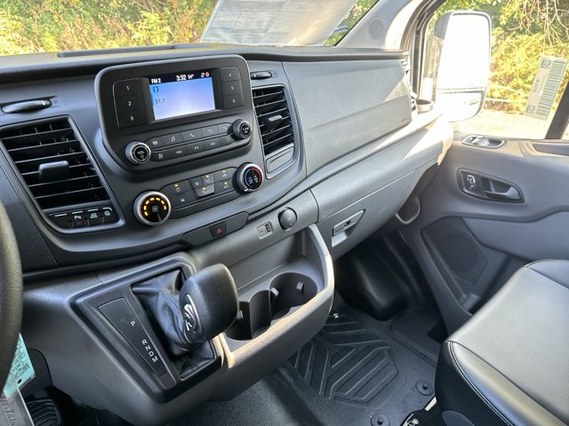 Vehicle image 22 of 36