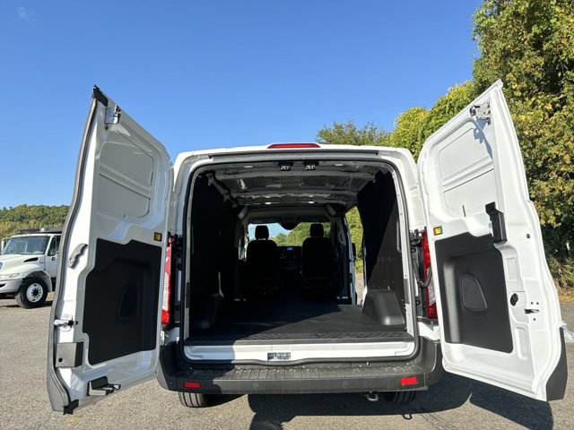 Vehicle image 33 of 36