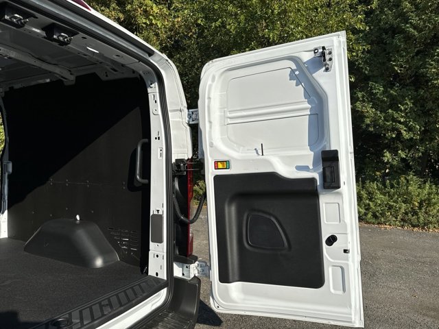 Vehicle image 32 of 36