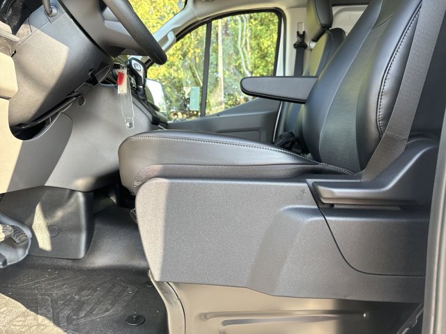 Vehicle image 25 of 36