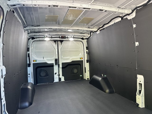 Vehicle image 31 of 36