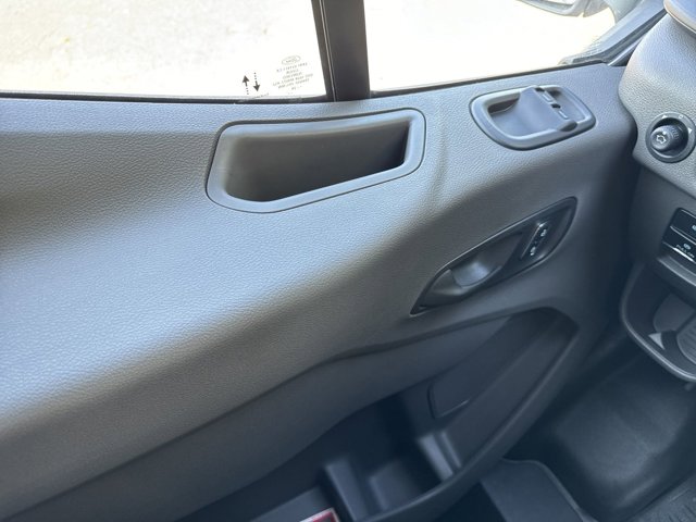 Vehicle image 24 of 36