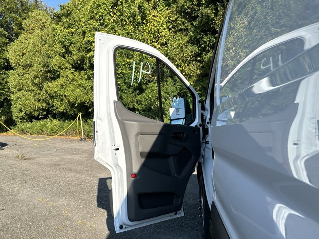 Vehicle image 10 of 36
