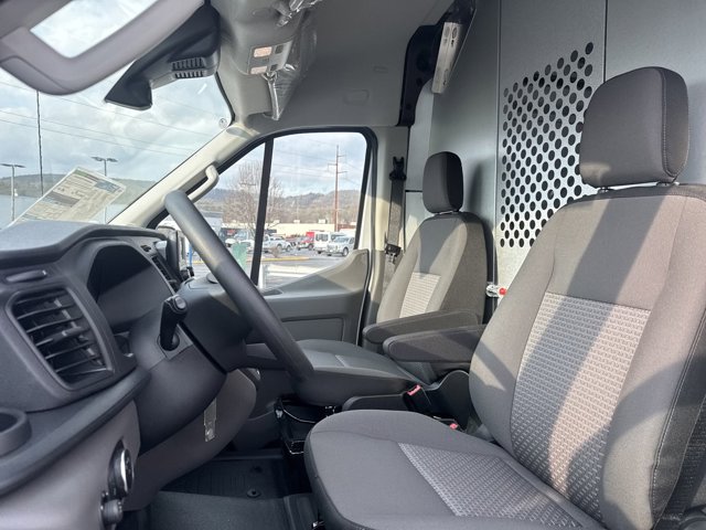 Vehicle image 26 of 33