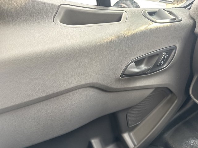 Vehicle image 24 of 33