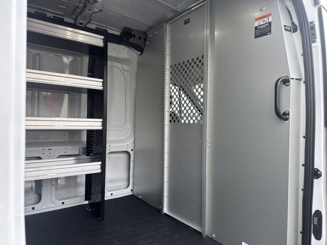 Vehicle image 27 of 33