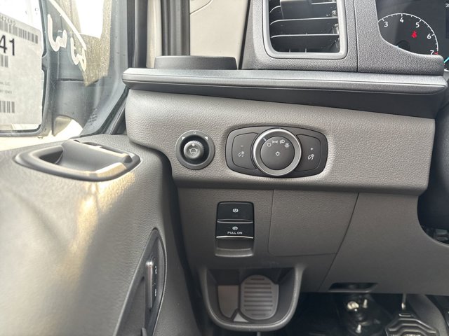 Vehicle image 22 of 33