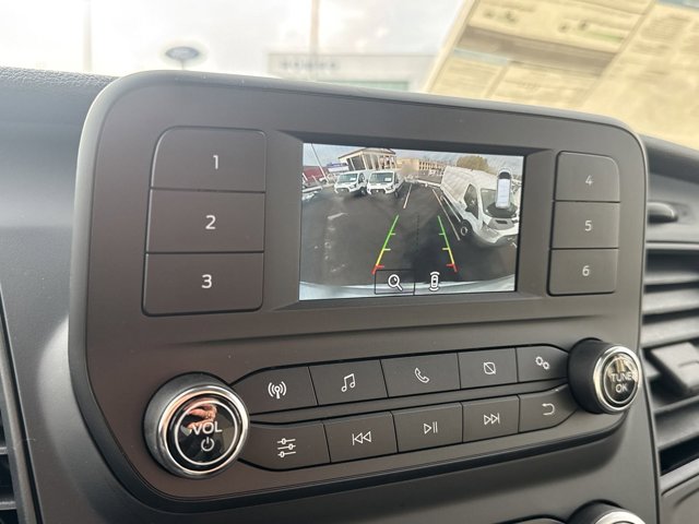 Vehicle image 18 of 33
