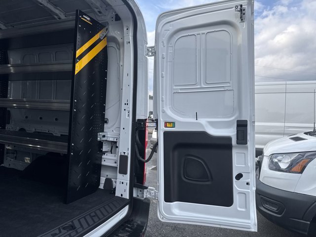 Vehicle image 28 of 33