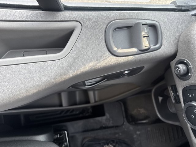 Vehicle image 23 of 33