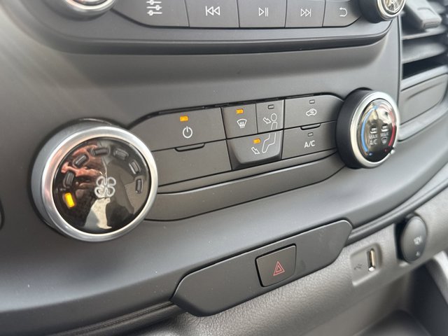 Vehicle image 19 of 33