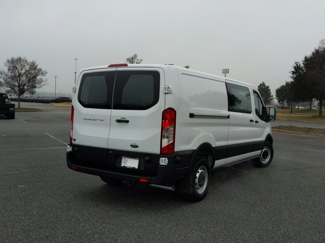 Vehicle image 8 of 32