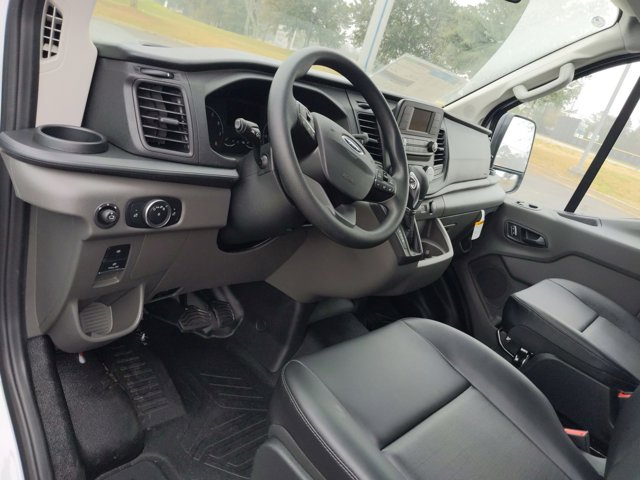 Vehicle image 16 of 32