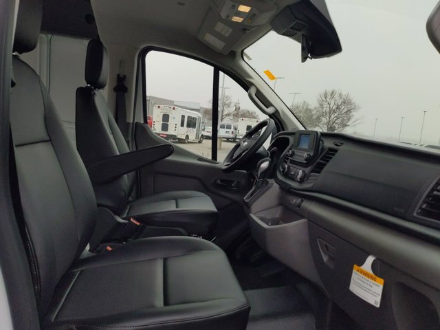 Vehicle image 29 of 32