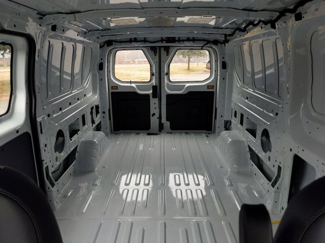 Vehicle image 27 of 32