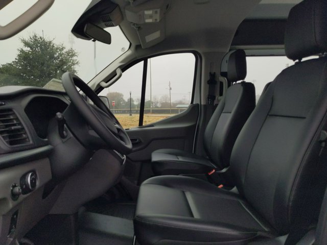 Vehicle image 15 of 32