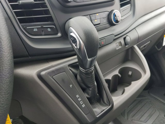 Vehicle image 23 of 32
