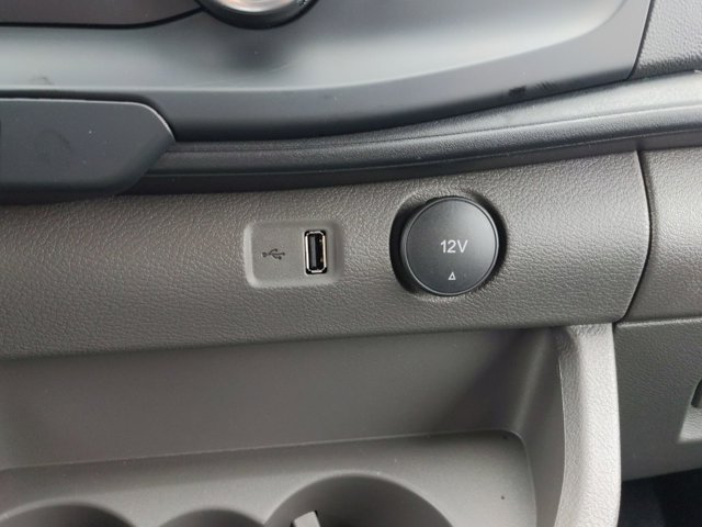 Vehicle image 21 of 32