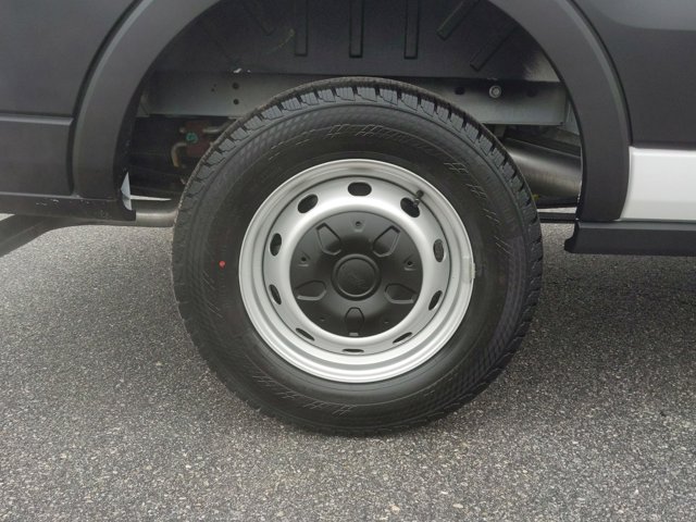Vehicle image 10 of 32