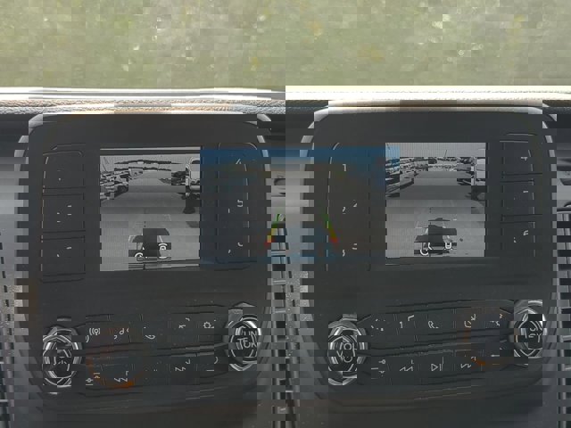 Vehicle image 18 of 25
