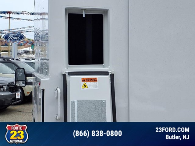Vehicle image 8 of 40