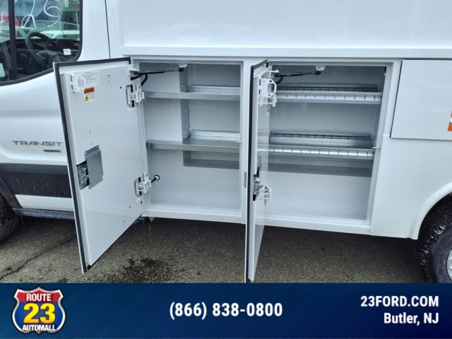 Vehicle image 31 of 40