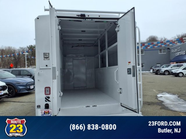 Vehicle image 25 of 40