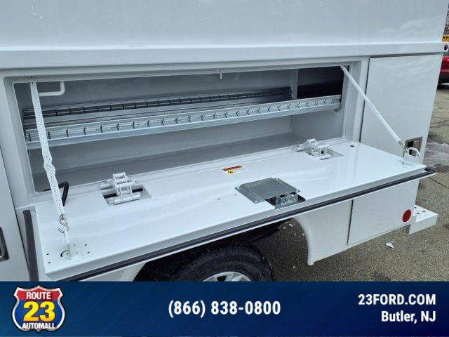 Vehicle image 14 of 40