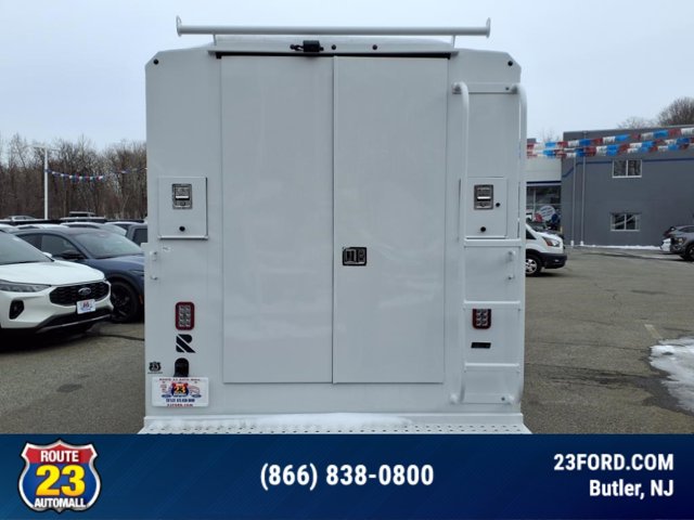 Vehicle image 5 of 40